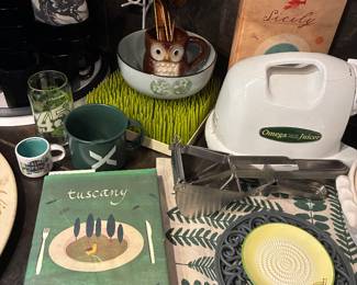 Omega Juicer, Mugs, Cook Books 