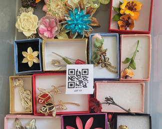 Lot 13: Assorted Brooches and Pins