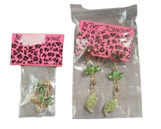 Lot 41: Betsy Johnson assorted jewelry pieces and components