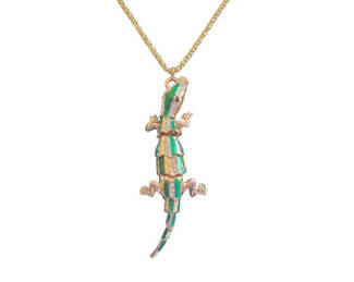 Lot 49: Betsey Johnson lizard pendant necklace