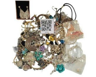 Lot 25: Mixed Costume Jewelry Lot