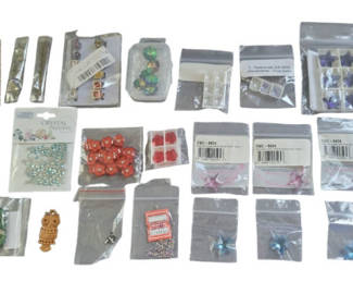 Lot 54: Assorted Swarovski crystals and jewelry components