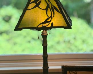 Vtg Arts & Crafts Style Green Slag Glass Table Lamp