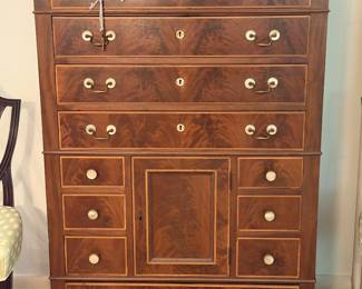 Elegant Federal Style Mahogany Gentleman's Chest