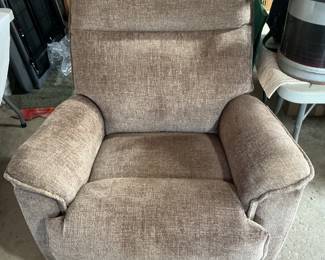 Recliner in very good shape..presale $150