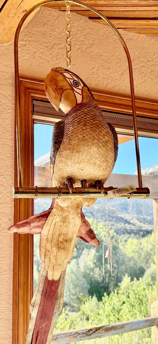 Parrot-dise , wooden parrot