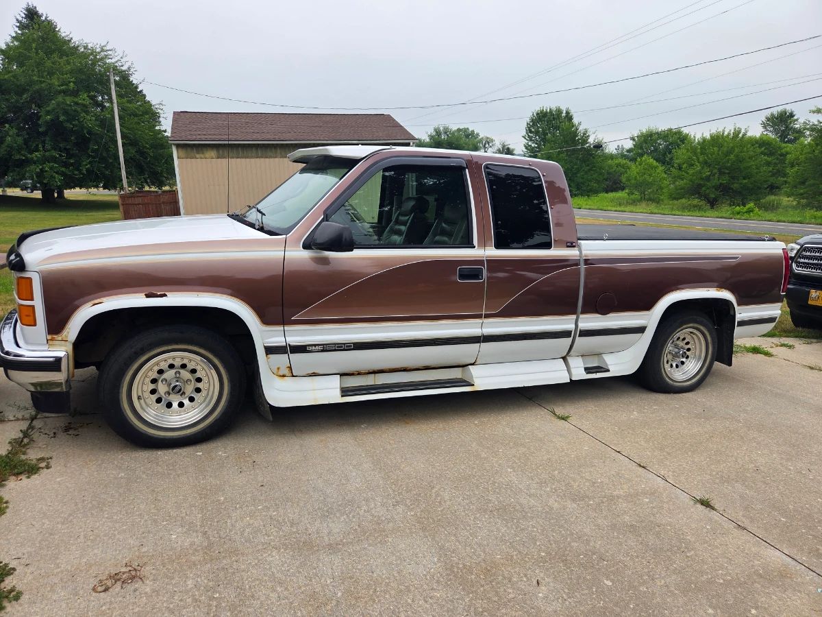  1995 GMC Sierra SLE C-Series 1500 pickup truck, Fires right up! RWD (232,000 Mi),$5,200.00