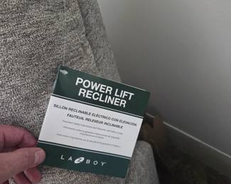New La-Z-Boy lift chair