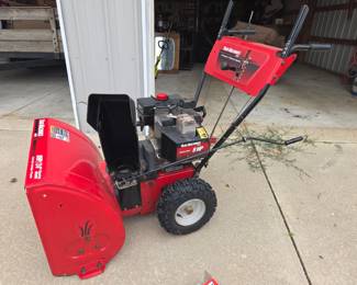 Yard machine 8HP 24"snowblower