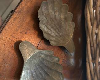 Brass shell dish set