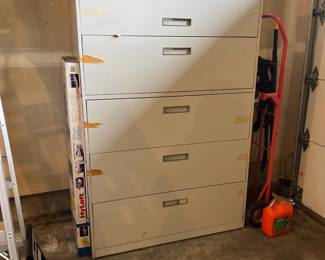 Chest of drawers