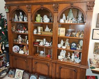 Beautiful Italian Renaissance style bookcase/China cabinet
