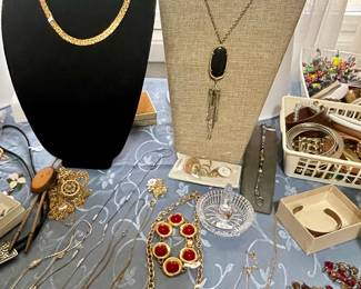 KENDRA SCOTT NECKLACE