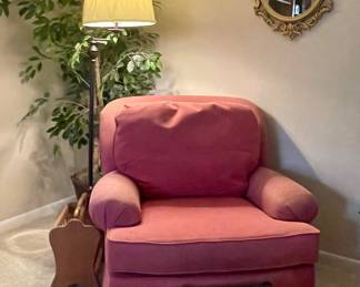 UPHOLSTERED CHAIR, FAUX PLANT, FLOOR LAMP, MIRROR