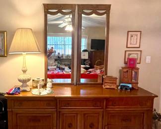 THOMASVILLE DRESSER WITH DOUBLE MIRRORS