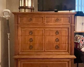 VINTAGE THOMASVILLE TALL BOY DRESSER, SMALL CURIO, TV