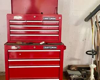 ROLLING CRAFTSMAN TOOL CHEST WITH TOOLS