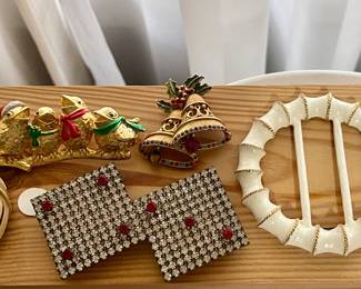 VINTAGE BROOCHES