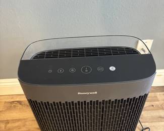 Honeywell Hepa Air Purifier LIKE NEW less than 100hrs run time