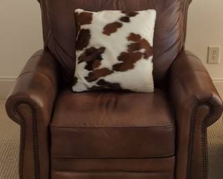 Thomasville Traditional Leather Push-Back Recliner