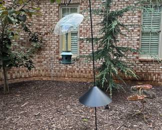 Pole-Mounted Squirrel-Proof Bird Feeder Station