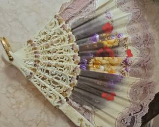 Vintage Spanish Hand Painted Floral Lace Fan