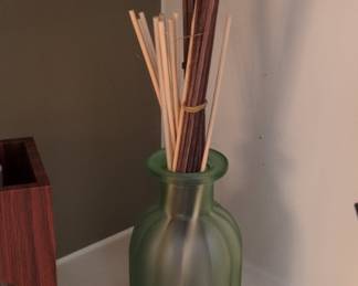 Green Ribbed Glass Reed Diffuser Bottle