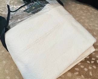 Matouk Schumacher Cora Coverlet Set - White
