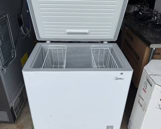 Midea Chest Freezer