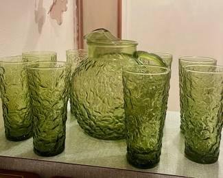 VINTAGE ANCHOR HOCKING AVOCADO GREEN MILANO PITCHER AND GLASSES