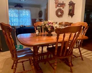 VINTAGE SOLID WOOD KITCHEN TABLE AND CHAIRS