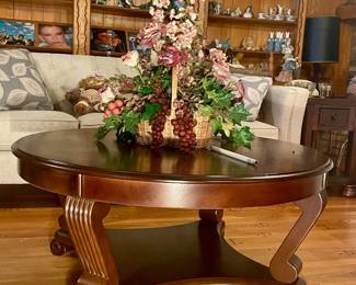 SOLID WOOD ROUND COFFEE TABLE