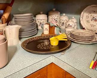 VINTAGE HEARTLAND DISHWARE SET, CANISTERS AND SERVING PIECES