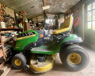 JOHN DEERE E130 RIDING MOWER
