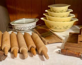 VINTAGE SHENANDOAH CINDERELLA NESTING 4-BOWL SET, VINTAGE WOOD ROLLING PINS