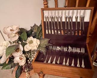 FLATWARE SET