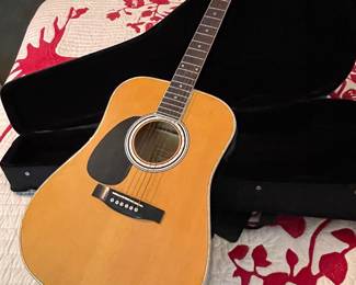 VINTAGE AMERICAN LEGACY GUITAR IN CASE