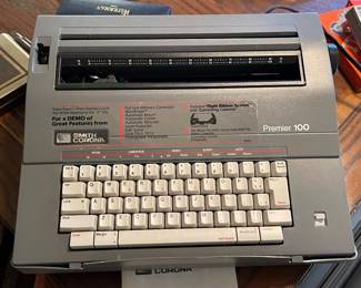 VINTAGE SMITH CORONA TYPEWRITER