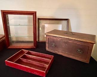 VINTAGE DISPLAYS