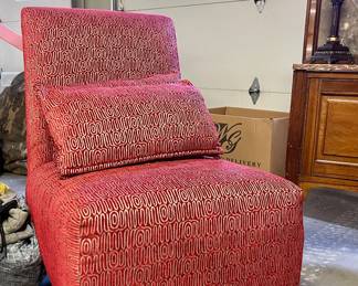 ARMLESS ACCENT CHAIR