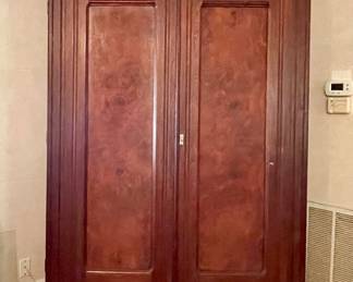 VINTAGE WARDROBE