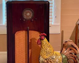 ANTIQUE RADIO, CHICKEN DECOR