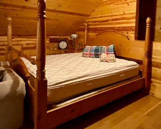 VINTAGE WOOD 4 POST KING SIZE BED, KING SERTA MATTRESS