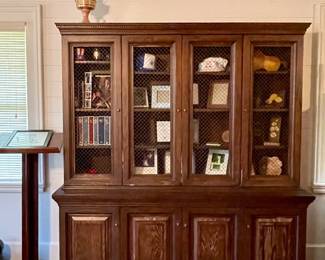 VINTAGE CHINA CABINET/HUTCH WITH WIRE MESH GLASS DOORS, WOOD BOOK STAND
