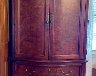 VINTAGE THOMASVILLE BRITISH GENTRY BURL WOOD ARMOIRE