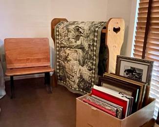 WOOD QUILT RACK, PICTURE FRAMES