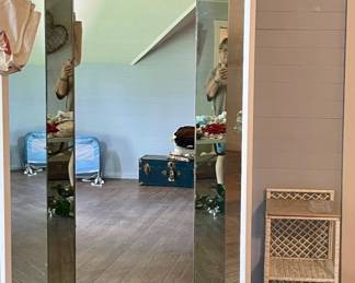 TRI FOLD MIRROR, WICKER STAND