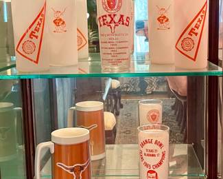 VINTAGE COLLEGIATE UNIVERSITY OF TEXAS GLASSES