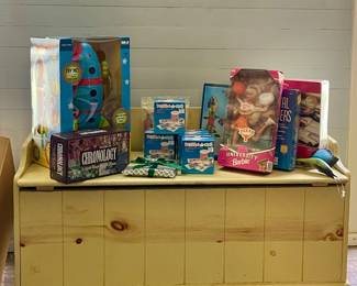 VINTAGE TOY CHEST, UT BARBIE DOLL, TOYS AND GAMES