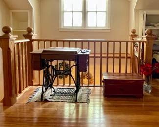 ANTIQUE SINGER SEWING MACHINE, CEDAR TRUNK